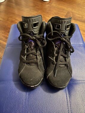Jordan Kids Black High-Top Sneakers with Purple Detail